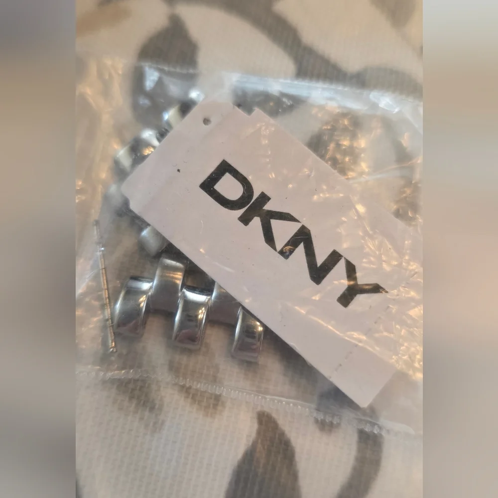 DKNY NY CHRONOGRAPH WATCH FRESH BATTERY BOX LINKS INCLUDED NIB